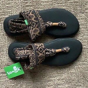 Black/brown patterned Sanuk Yoga Slings 8: New with tags.